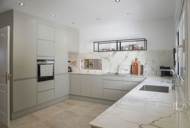 4 soverom Villa til salgs i Buenas Noches, Estepona med svømmebasseng garasje - € 899 000 (Ref: 9704535)