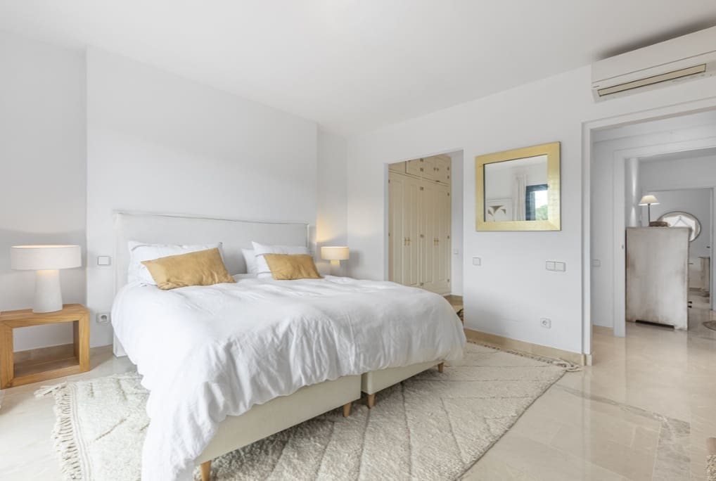 4 slaapkamer Villa te koop in Sotogrande met zwembad garage - € 1.275.000 (Ref: 9704536)