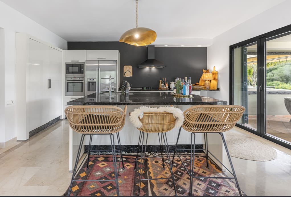 4 slaapkamer Villa te koop in Sotogrande met zwembad garage - € 1.275.000 (Ref: 9704536)