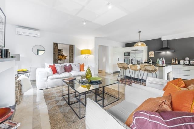 Chalet de 4 habitaciones en Sotogrande Alto, San Roque en venta con piscina garaje - 1.190.000 € (Ref: 9704536)