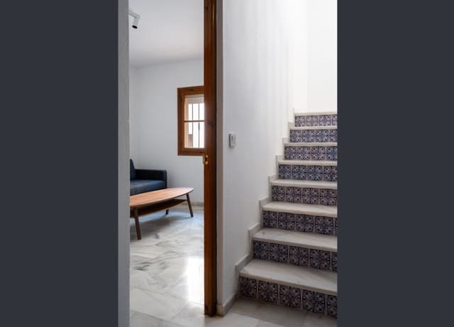 5 soveværelse Byhus til salg i Estepona - € 699.000 (Ref: 9711088)