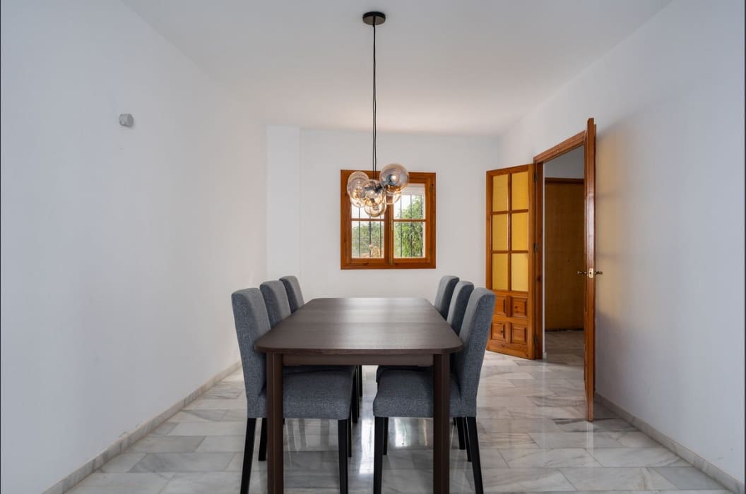 5 soveværelse Byhus til salg i Estepona - € 699.000 (Ref: 9711088)