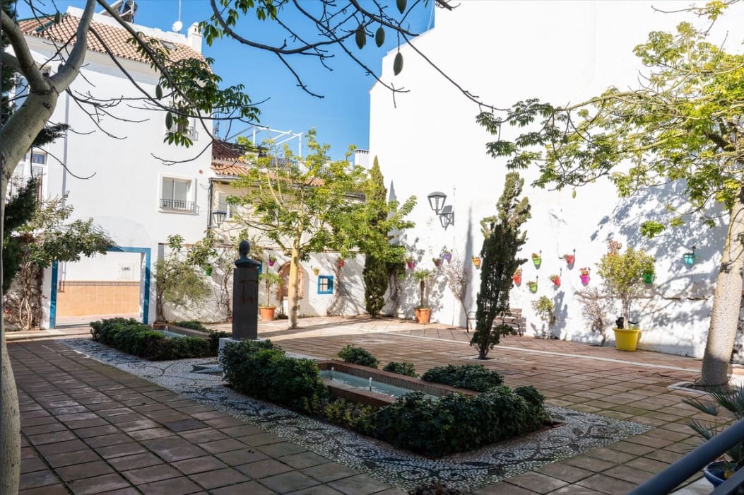 5 soveværelse Byhus til salg i Estepona - € 699.000 (Ref: 9711088)