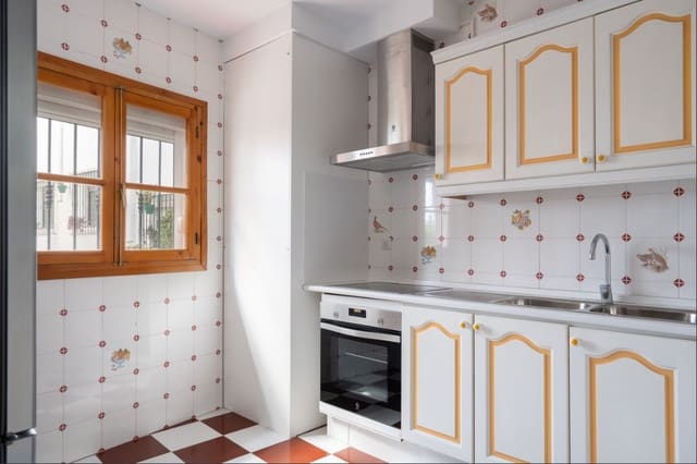 5 soveværelse Byhus til salg i Estepona - € 699.000 (Ref: 9711088)