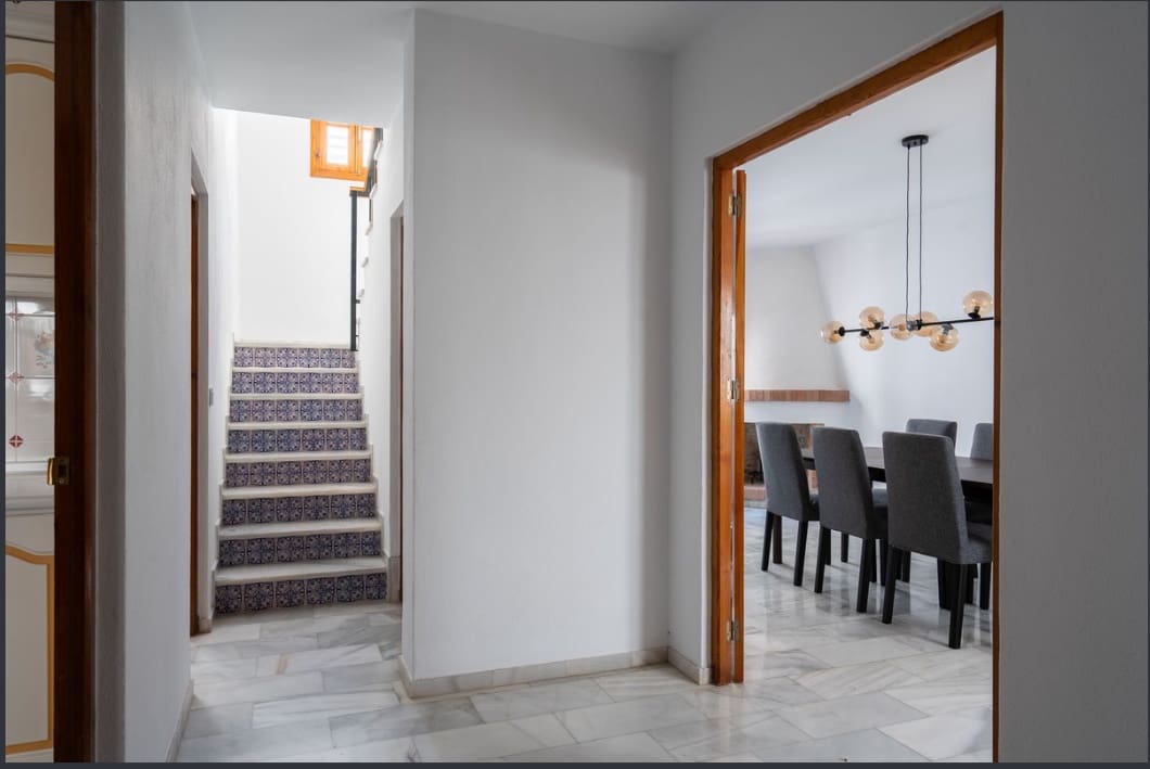 5 soveværelse Byhus til salg i Estepona - € 699.000 (Ref: 9711088)