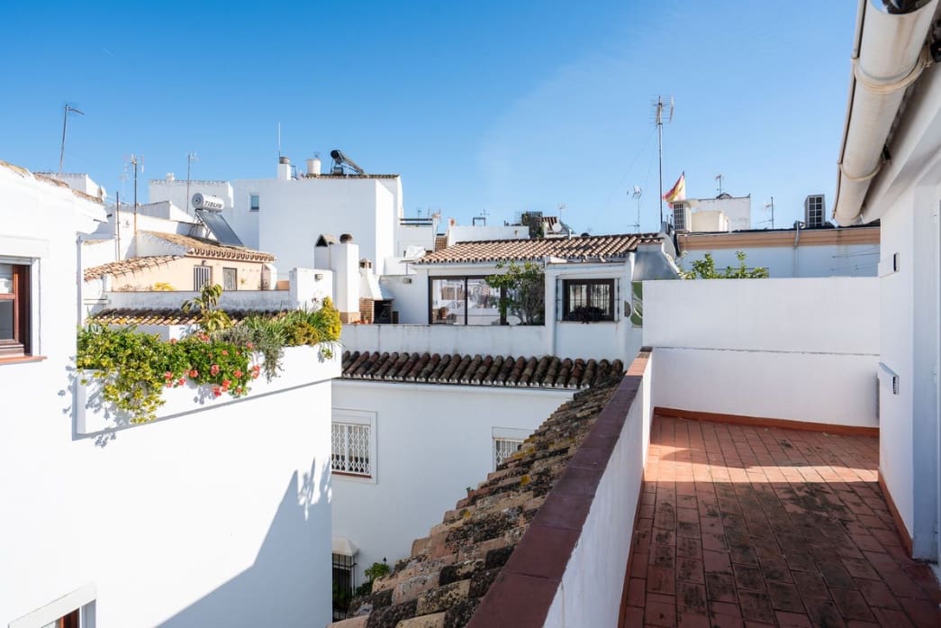5 soveværelse Byhus til salg i Estepona - € 699.000 (Ref: 9711088)