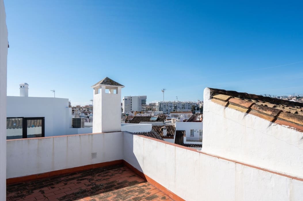 5 soveværelse Byhus til salg i Estepona - € 699.000 (Ref: 9711088)