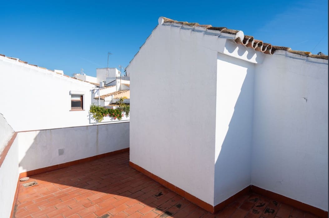 5 soveværelse Byhus til salg i Estepona - € 699.000 (Ref: 9711088)