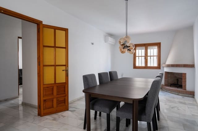 5 quarto Casa em Banda para venda em Estepona - 699 000 € (Ref: 9711088)