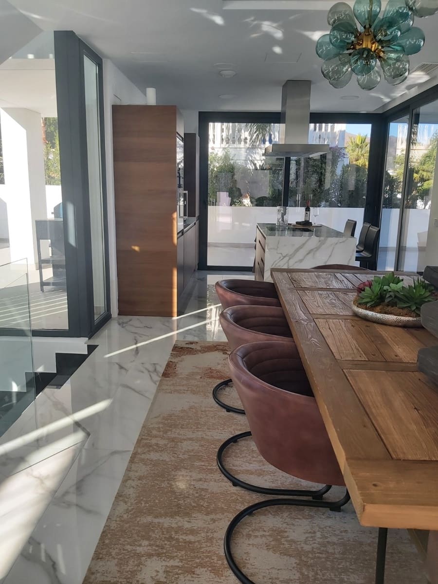 3 soveværelse Villa til salg i Estepona med swimmingpool - € 1.440.000 (Ref: 9726341)