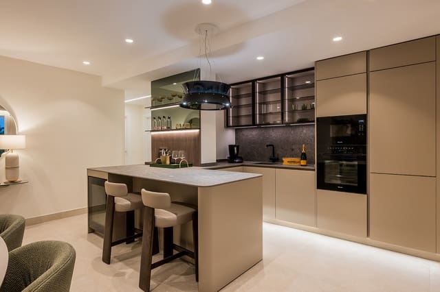 3 sovrum Lägenhet till salu i New Golden Mile, Estepona med pool garage - 1 995 000 € (Ref: 9726344)