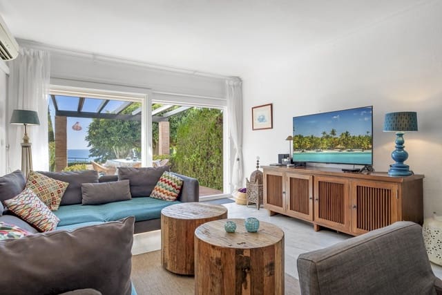 3 soverom Hus til salgs i Estepona med svømmebasseng garasje - € 619 000 (Ref: 9741570)
