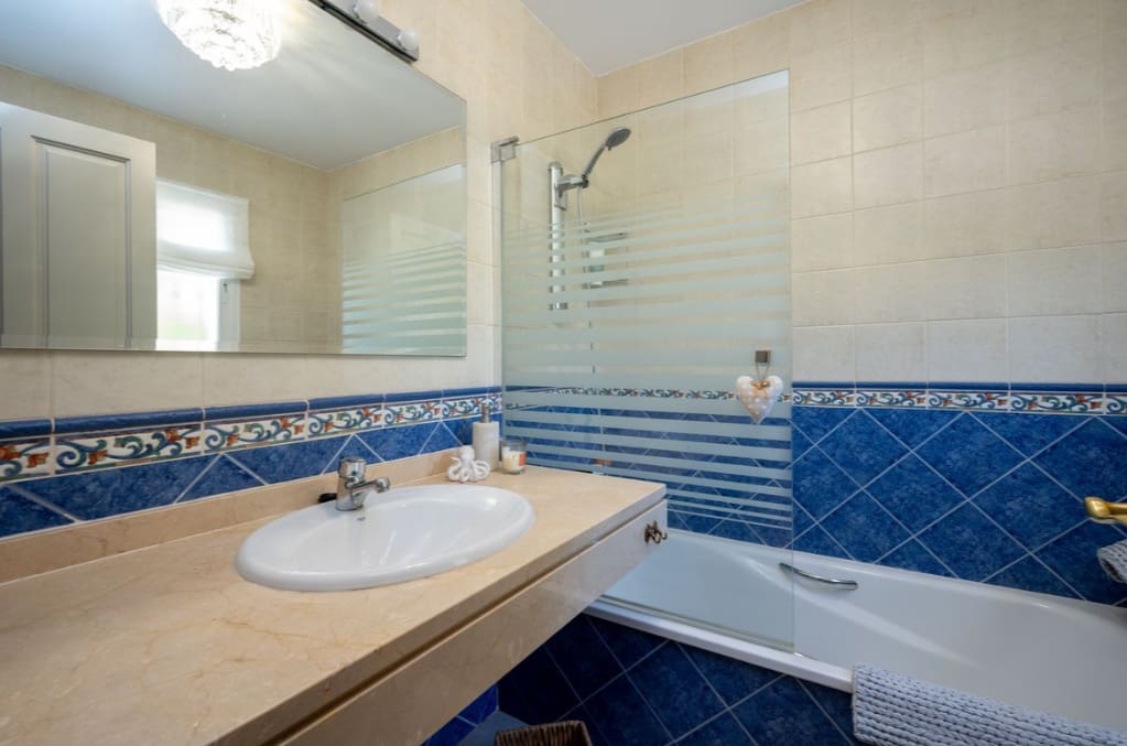 Chalet de 3 habitaciones en Coín en venta con piscina garaje - 585.000 € (Ref: 9745239)