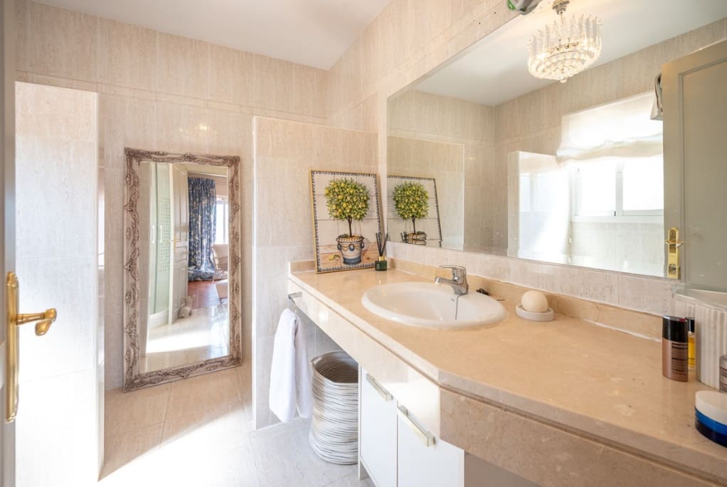 Chalet de 3 habitaciones en Coín en venta con piscina garaje - 585.000 € (Ref: 9745239)