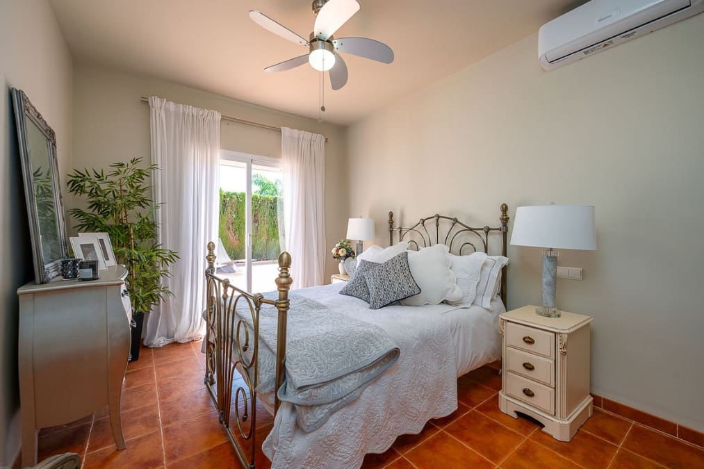 Chalet de 3 habitaciones en Coín en venta con piscina garaje - 585.000 € (Ref: 9745239)