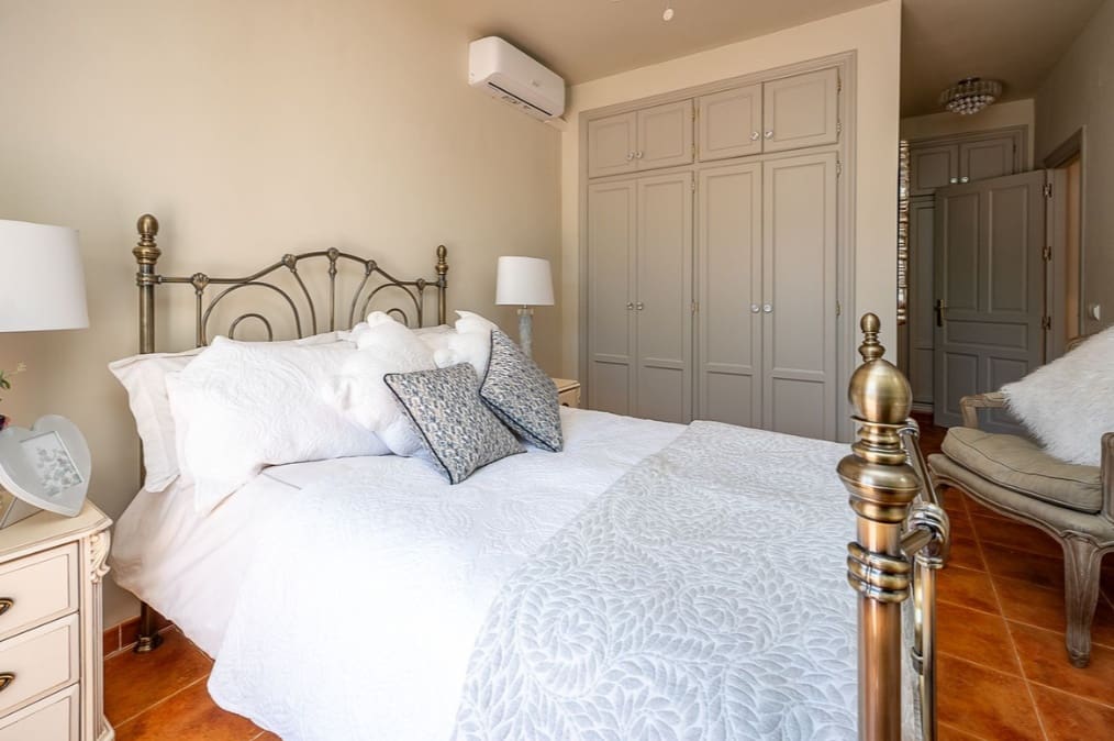 Chalet de 3 habitaciones en Coín en venta con piscina garaje - 585.000 € (Ref: 9745239)