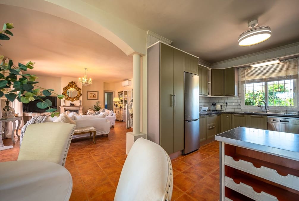 Chalet de 3 habitaciones en Coín en venta con piscina garaje - 585.000 € (Ref: 9745239)