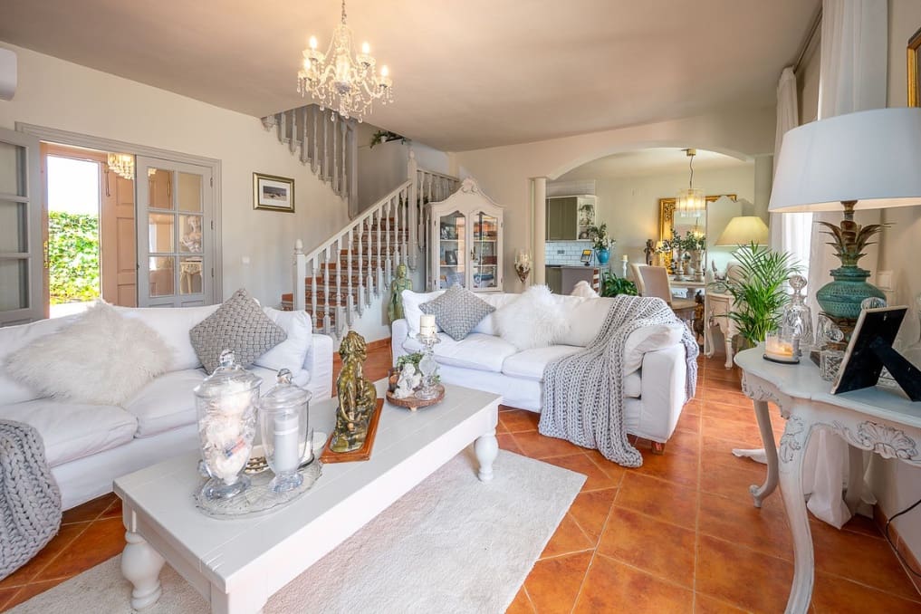 Chalet de 3 habitaciones en Coín en venta con piscina garaje - 585.000 € (Ref: 9745239)