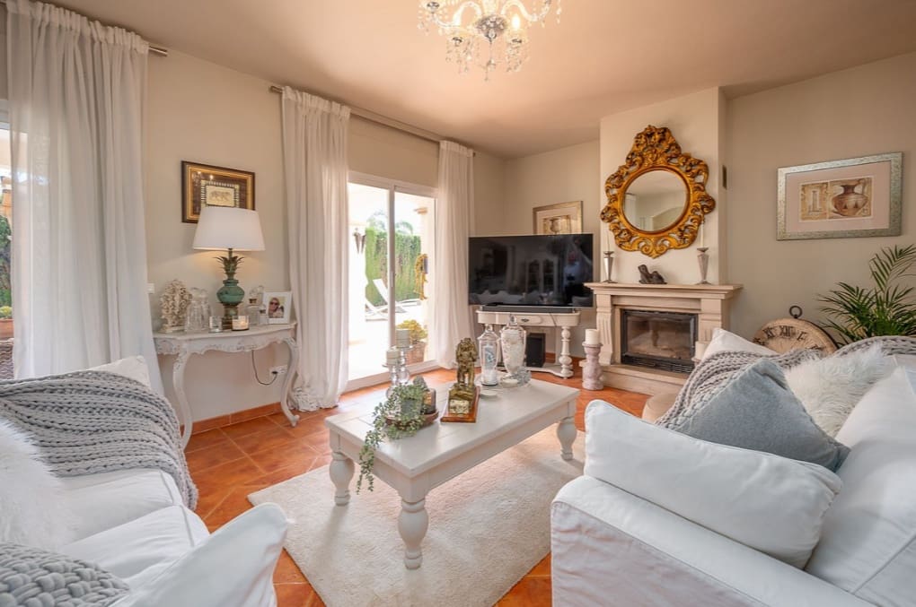Chalet de 3 habitaciones en Coín en venta con piscina garaje - 585.000 € (Ref: 9745239)