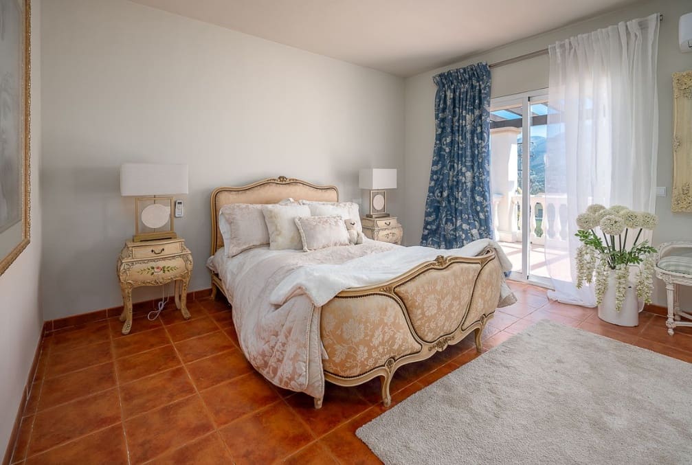 Chalet de 3 habitaciones en Coín en venta con piscina garaje - 585.000 € (Ref: 9745239)