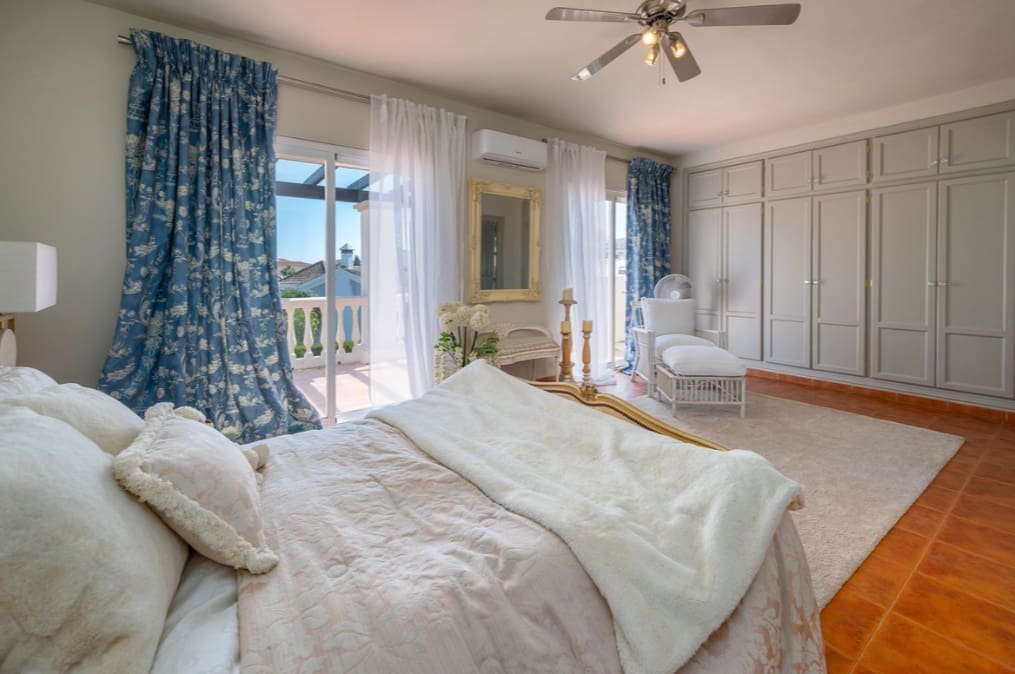 Chalet de 3 habitaciones en Coín en venta con piscina garaje - 585.000 € (Ref: 9745239)