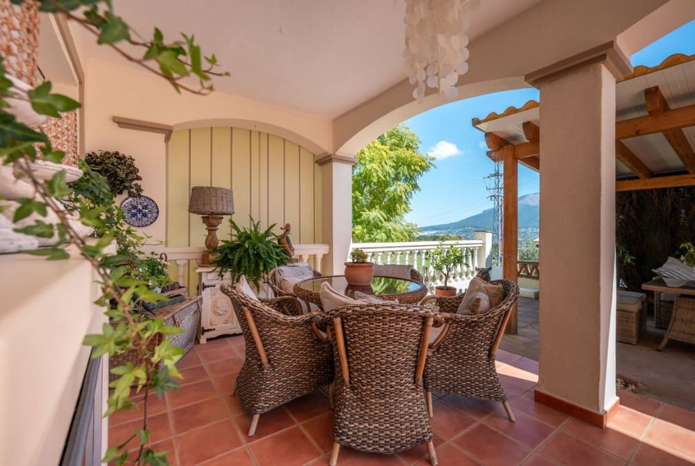 Chalet de 3 habitaciones en Coín en venta con piscina garaje - 585.000 € (Ref: 9745239)