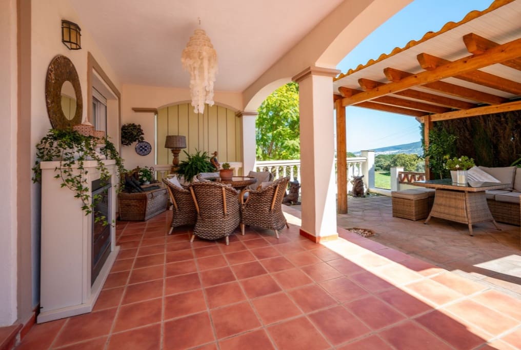 Chalet de 3 habitaciones en Coín en venta con piscina garaje - 585.000 € (Ref: 9745239)