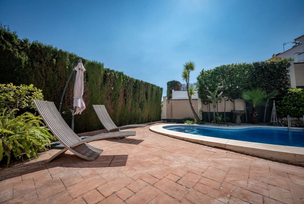 Chalet de 3 habitaciones en Coín en venta con piscina garaje - 585.000 € (Ref: 9745239)