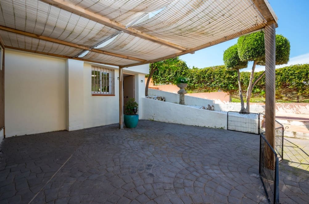 Chalet de 3 habitaciones en Coín en venta con piscina garaje - 585.000 € (Ref: 9745239)
