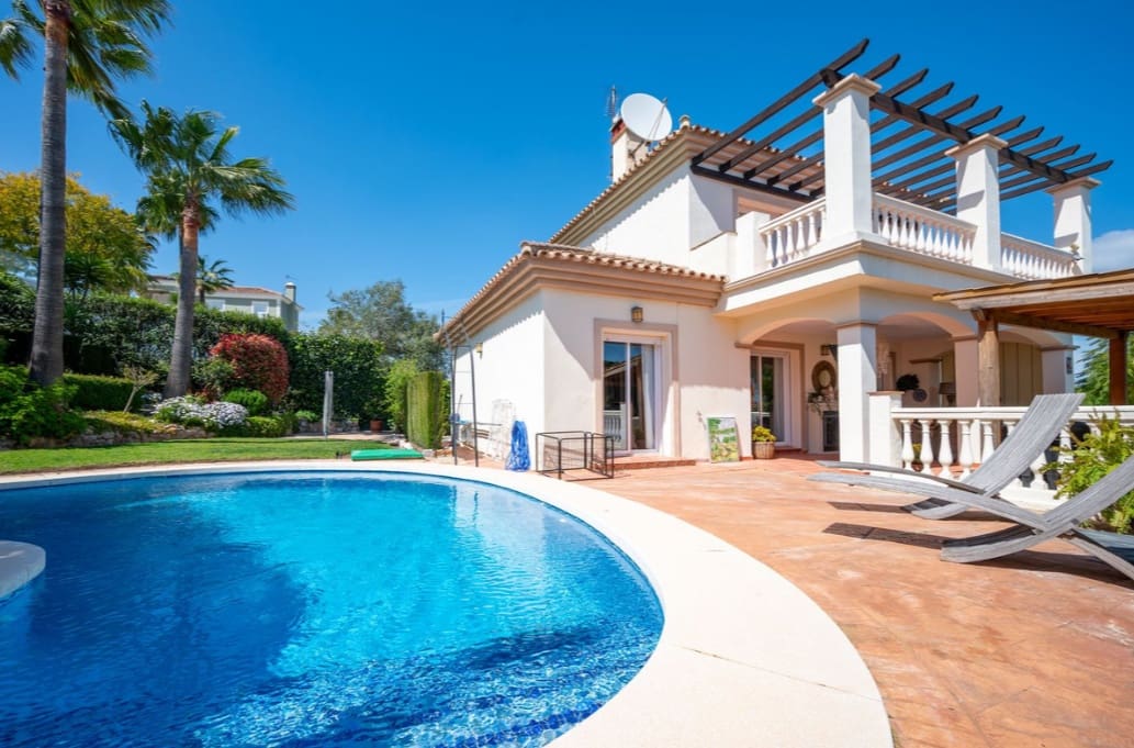 Chalet de 3 habitaciones en Coín en venta con piscina garaje - 585.000 € (Ref: 9745239)