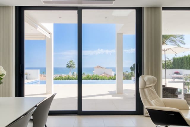 Chalet de 4 habitaciones en Mijas Costa, Mijas en venta con piscina garaje - 2.395.000 € (Ref: 9745240)