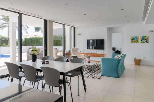 Chalet de 4 habitaciones en Mijas Costa, Mijas en venta con piscina garaje - 2.395.000 € (Ref: 9745240)