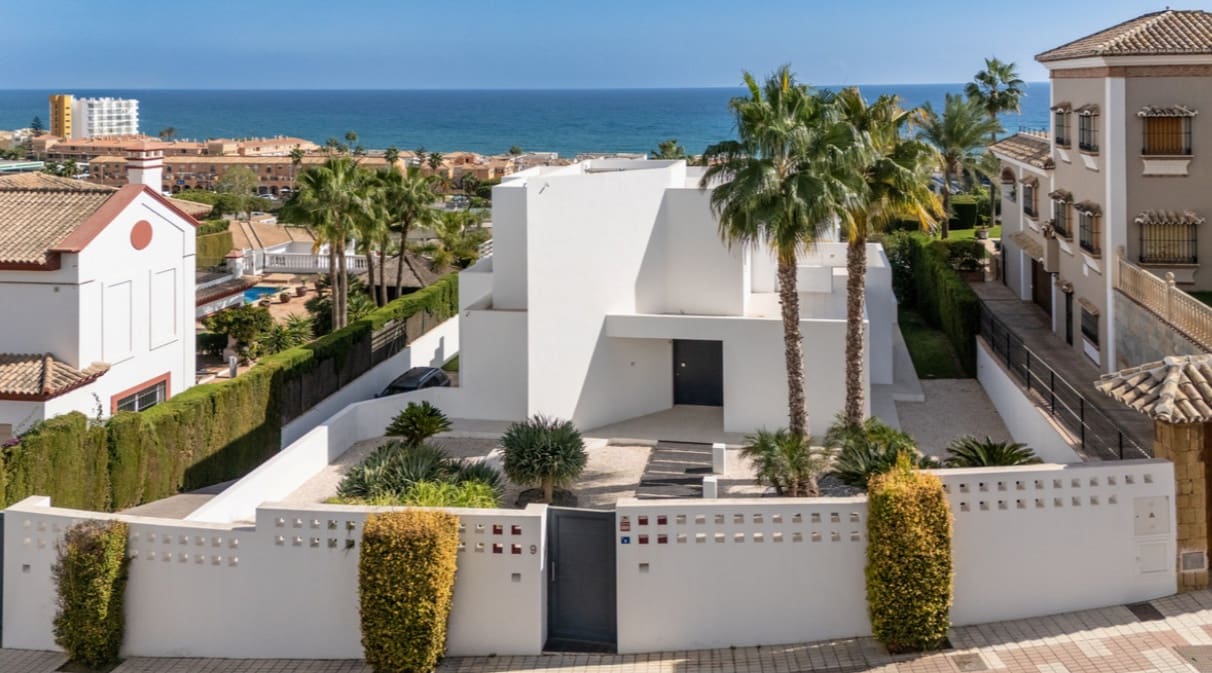 Chalet de 4 habitaciones en Mijas Costa en venta con piscina garaje - 2.395.000 € (Ref: 9745240)