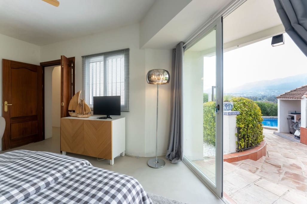 4 bedroom Villa for sale in Alhaurin el Grande with pool garage - € 595,000 (Ref: 9745243)