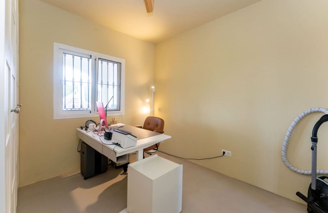 4 bedroom Villa for sale in Alhaurin el Grande with pool garage - € 595,000 (Ref: 9745243)