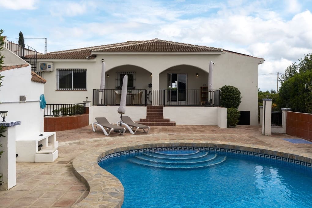 4 bedroom Villa for sale in Alhaurin el Grande with pool garage - € 595,000 (Ref: 9745243)