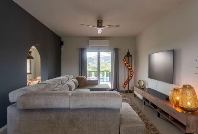 4 soverom Villa til salgs i Alhaurín el Grande med svømmebasseng garasje - € 595 000 (Ref: 9745243)