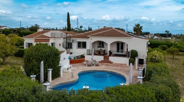 4 soverom Villa til salgs i Alhaurín el Grande med svømmebasseng garasje - € 595 000 (Ref: 9745243)