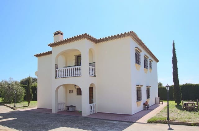 4 makuuhuone Huvila myytävänä paikassa Estepona mukana uima-altaan 
autotalli - 765 000 € (Ref: 9745244)