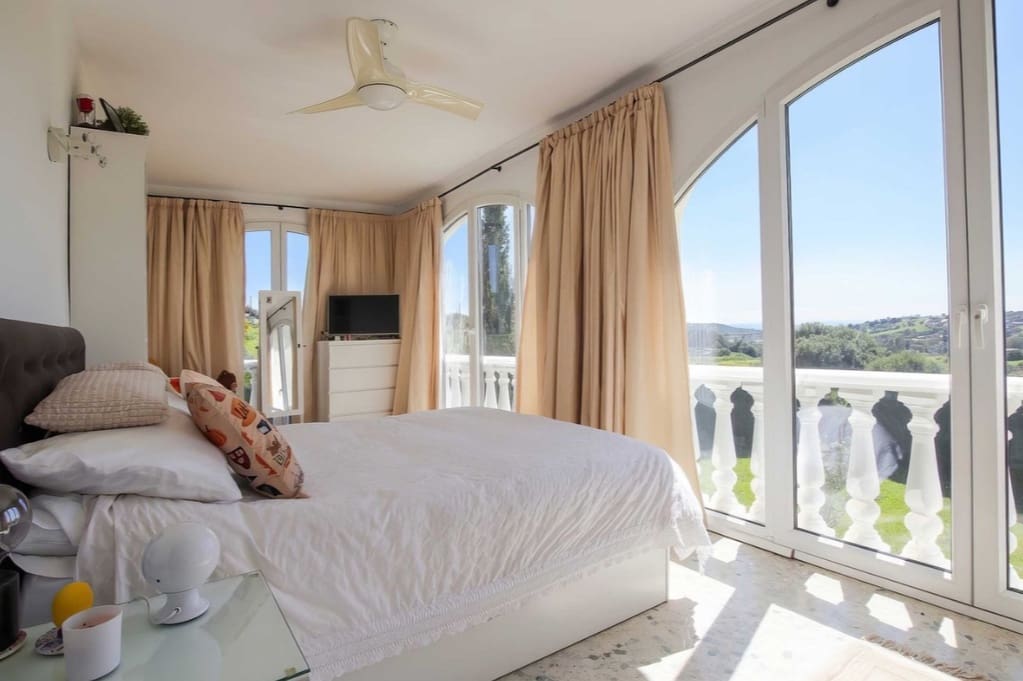 4 makuuhuone Huvila myytävänä paikassa Estepona mukana uima-altaan 
autotalli - 765 000 € (Ref: 9745244)