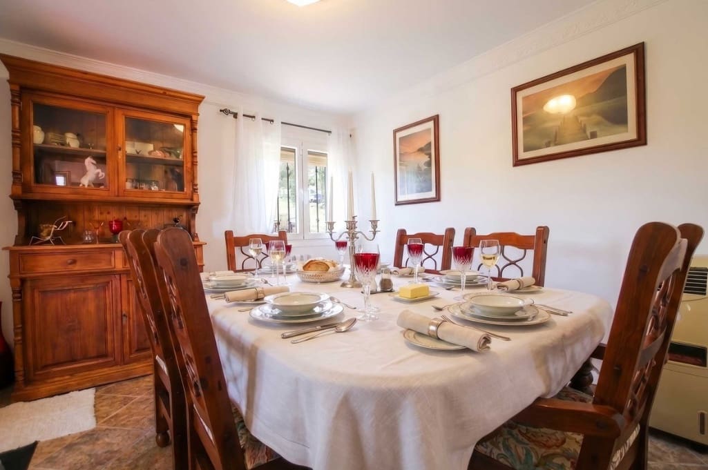 4 makuuhuone Huvila myytävänä paikassa Estepona mukana uima-altaan 
autotalli - 765 000 € (Ref: 9745244)