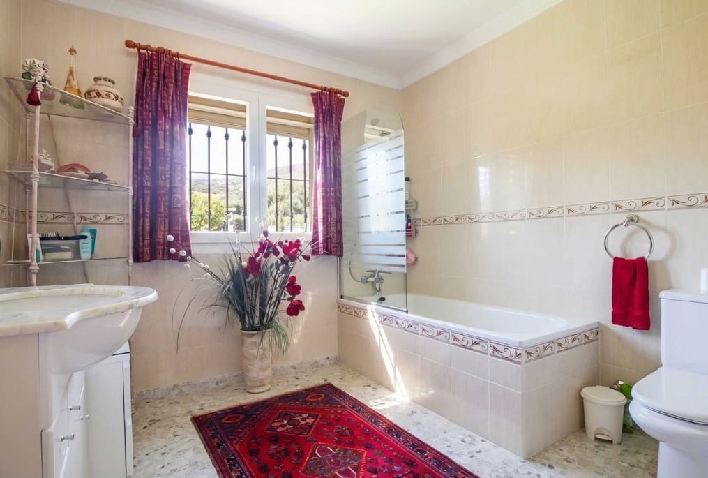 4 makuuhuone Huvila myytävänä paikassa Estepona mukana uima-altaan 
autotalli - 765 000 € (Ref: 9745244)