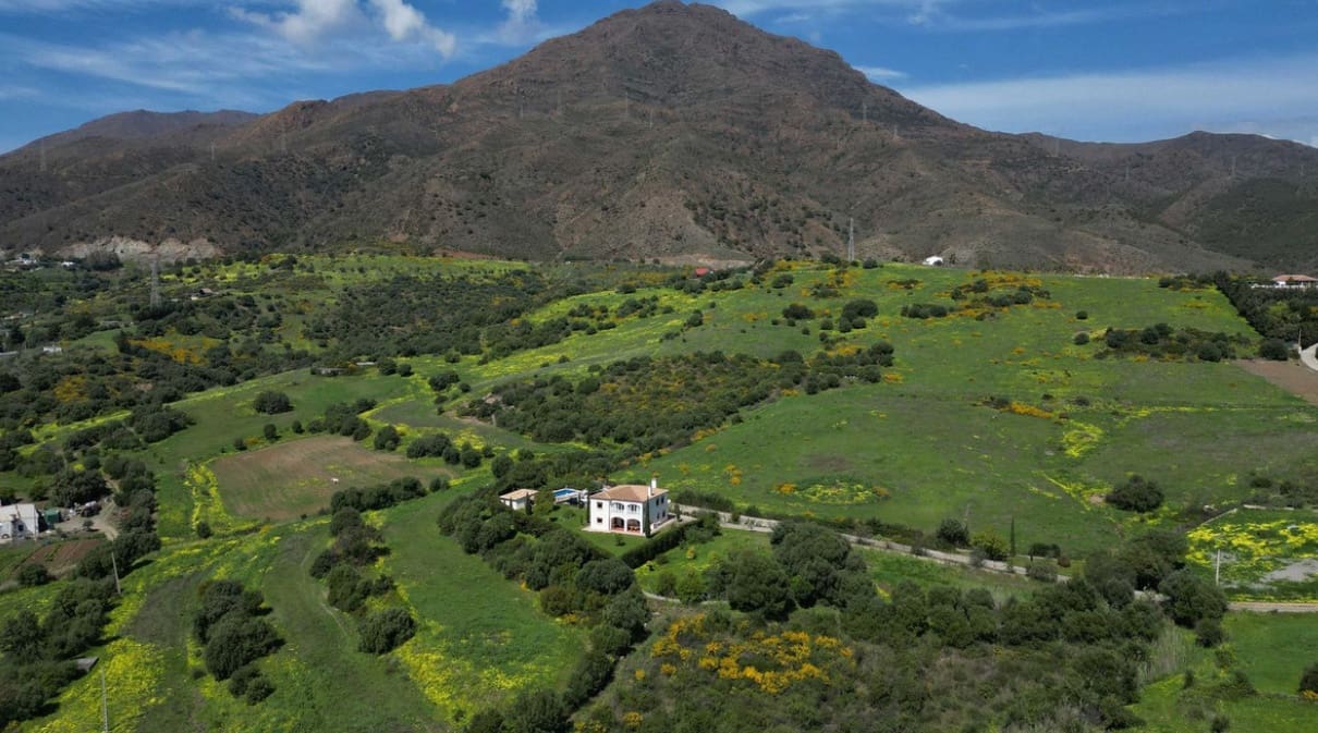 4 makuuhuone Huvila myytävänä paikassa Estepona mukana uima-altaan 
autotalli - 765 000 € (Ref: 9745244)