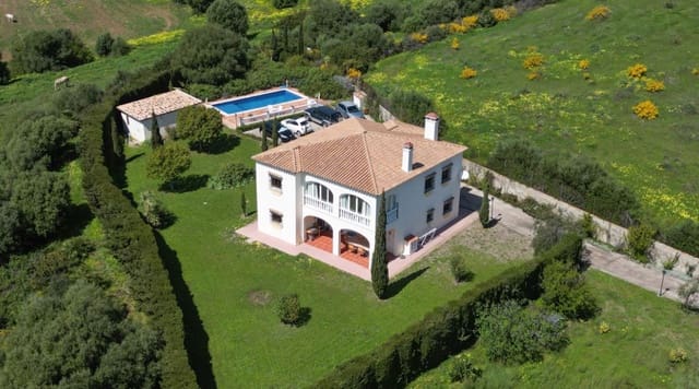 4 makuuhuone Huvila myytävänä paikassa Estepona mukana uima-altaan 
autotalli - 765 000 € (Ref: 9745244)