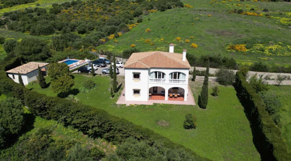 4 makuuhuone Huvila myytävänä paikassa Estepona mukana uima-altaan 
autotalli - 765 000 € (Ref: 9745244)