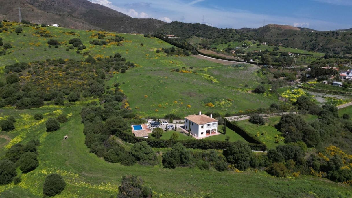 4 makuuhuone Huvila myytävänä paikassa Estepona mukana uima-altaan 
autotalli - 765 000 € (Ref: 9745244)