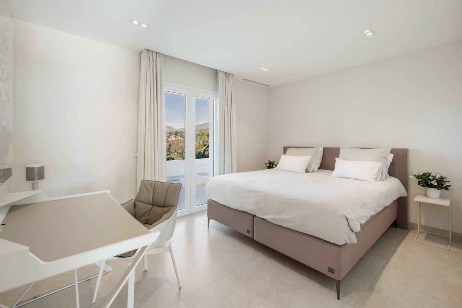 Ático de 3 habitaciones en Golden Mile en venta con piscina - 2.495.000 € (Ref: 9747715)