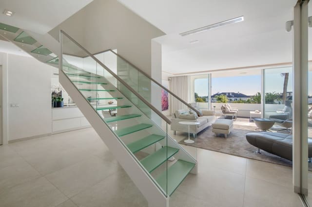 Ático de 3 habitaciones en Golden Mile, Marbella en venta con piscina - 2.495.000 € (Ref: 9747715)