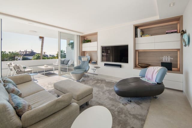 Ático de 3 habitaciones en Golden Mile, Marbella en venta con piscina - 2.495.000 € (Ref: 9747715)