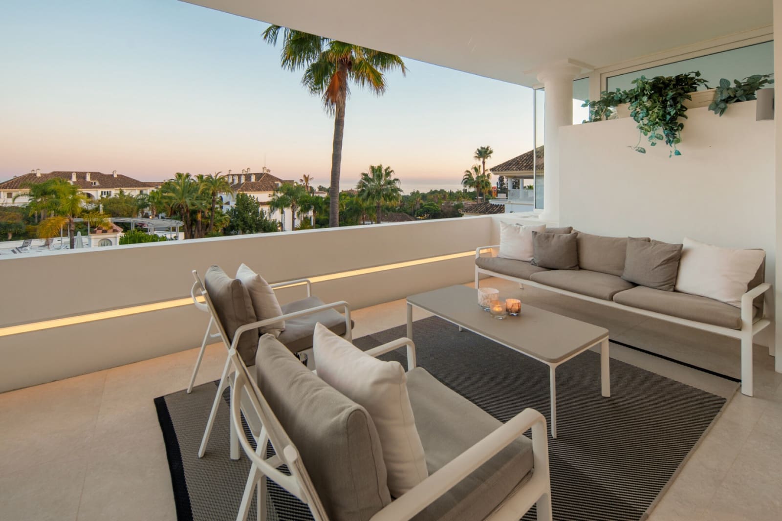 Ático de 3 habitaciones en Golden Mile en venta con piscina - 2.495.000 € (Ref: 9747715)